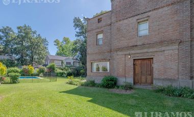 CASA CON DOBLE LOTE EN EL BARRIO CERRADO LA CHACRA, EN SAN FERNANDO