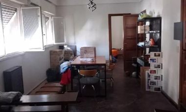 PH en venta - 3 Dormitorios 2 Baños - 223Mts2 - Caseros