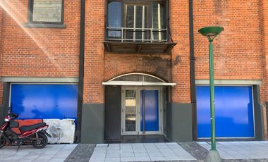 Local en Avenida, con 14 metros de Frente, Ideal servicios