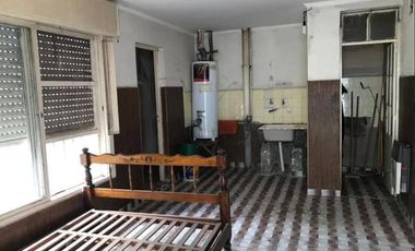 Casa en venta - 3 Dormitorios 1 Baño - 200 mts2 - La Plata