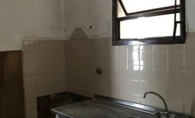 Casa en venta - 3 Dormitorios 1 Baño - 200 mts2 - La Plata