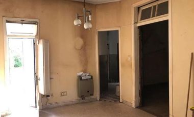 Casa en venta - 3 Dormitorios 1 Baño - 200 mts2 - La Plata