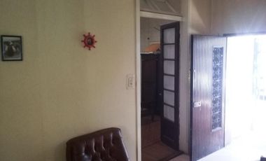 Casa en venta - 3 Dormitorios 1 Baño - 200 mts2 - La Plata