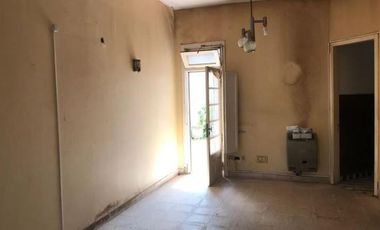 Casa en venta - 3 Dormitorios 1 Baño - 200 mts2 - La Plata