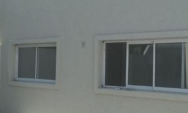 Dúplex en venta - 2 dormitorios 1 baño - cochera - 83mts2 - Los Hornos, La Plata