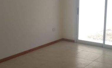 Dúplex en venta - 2 dormitorios 1 baño - cochera - 83mts2 - Los Hornos, La Plata