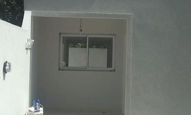 Dúplex en venta - 2 dormitorios 1 baño - cochera - 83mts2 - Los Hornos, La Plata