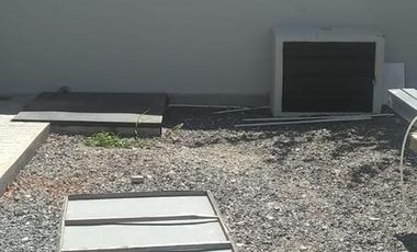Dúplex en venta - 2 dormitorios 1 baño - cochera - 83mts2 - Los Hornos, La Plata