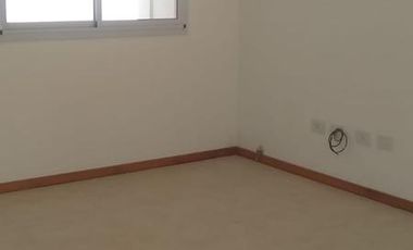 Dúplex en venta - 2 dormitorios 1 baño - cochera - 83mts2 - Los Hornos, La Plata