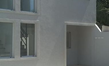 Dúplex en venta - 2 dormitorios 1 baño - cochera - 83mts2 - Los Hornos, La Plata