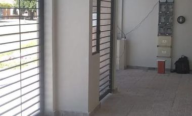 Dúplex en venta - 2 dormitorios 1 baño - cochera - 83mts2 - Los Hornos, La Plata
