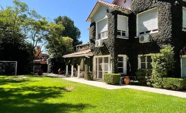 Excelente casa en venta en lo mejor de Punta Chica sobre cul de sac