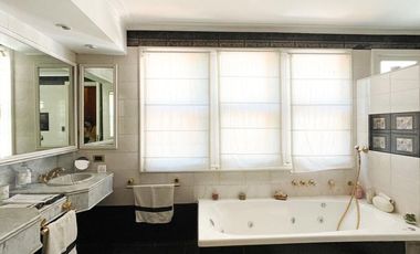 Excelente casa en venta en lo mejor de Punta Chica sobre cul de sac