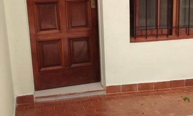 Casa en venta - 2 Dormitorios 1 Baño - Cochera - 370Mts2 - San Jorge, Villa Elisa, La Plata