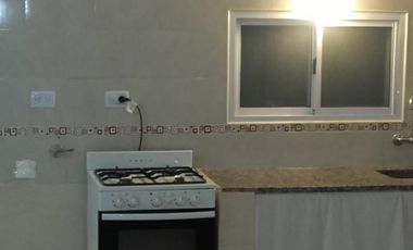 Casa en venta - 2 Dormitorios 1 Baño - Cochera - 370Mts2 - San Jorge, Villa Elisa, La Plata