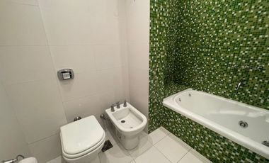 3 ambientes con dependencia y 2 cocheras en las cañitas. EN VENTA!