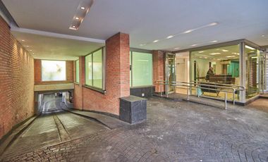 3 ambientes con dependencia y 2 cocheras en las cañitas. EN VENTA!