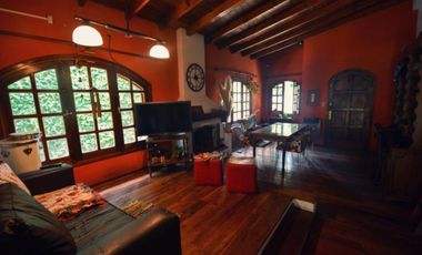 Casa en venta - 2 Dormitorios 2 Baño - 671mts2 - City Bell