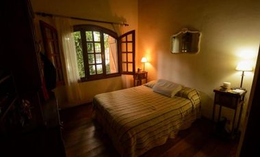 Casa en venta - 2 Dormitorios 2 Baño - 671mts2 - City Bell