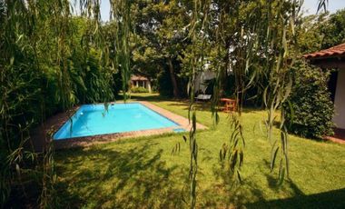 Casa en venta - 2 Dormitorios 2 Baño - 671mts2 - City Bell