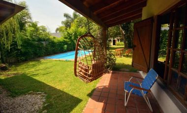 Casa en venta - 2 Dormitorios 2 Baño - 671mts2 - City Bell