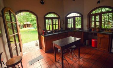 Casa en venta - 2 Dormitorios 2 Baño - 671mts2 - City Bell