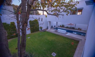 Casa de lujo en venta moderna con alberca,El Palomar sección bosques Sur