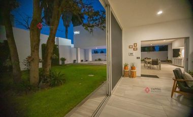Casa de lujo en venta moderna con alberca,El Palomar sección bosques Sur