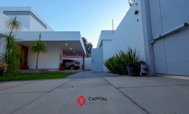 Casa de lujo en venta moderna con alberca,El Palomar sección bosques Sur