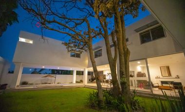 Casa de lujo en venta moderna con alberca,El Palomar sección bosques Sur