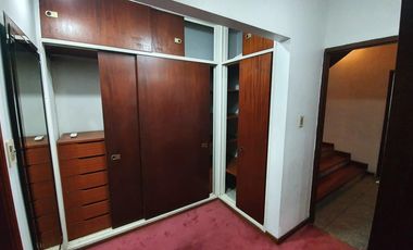 Casa en venta - 3 Dormitorios 4 Baños - 330 mts 2 - Villa Elisa