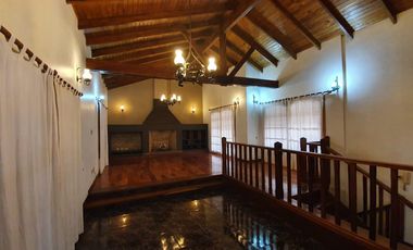 Casa en venta - 3 Dormitorios 4 Baños - 330 mts 2 - Villa Elisa