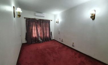 Casa en venta - 3 Dormitorios 4 Baños - 330 mts 2 - Villa Elisa