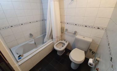 Casa en venta - 3 Dormitorios 4 Baños - 330 mts 2 - Villa Elisa