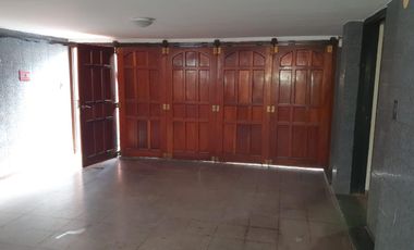 Casa en venta - 3 Dormitorios 4 Baños - 330 mts 2 - Villa Elisa