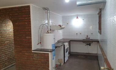 Casa en venta - 3 Dormitorios 4 Baños - 330 mts 2 - Villa Elisa