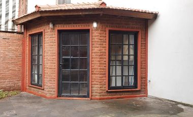 Casa en venta - 3 Dormitorios 4 Baños - 330 mts 2 - Villa Elisa