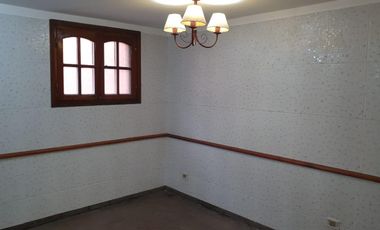 Casa en venta - 3 Dormitorios 4 Baños - 330 mts 2 - Villa Elisa