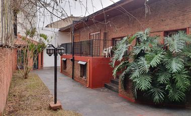 Casa en venta - 3 Dormitorios 4 Baños - 330 mts 2 - Villa Elisa