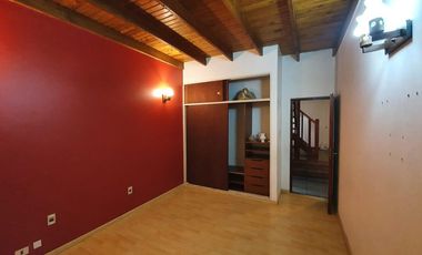 Casa en venta - 3 Dormitorios 4 Baños - 330 mts 2 - Villa Elisa