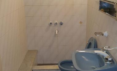 Casa en venta - 3 Dormitorios 4 Baños - 330 mts 2 - Villa Elisa