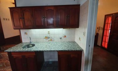 Casa en venta - 3 Dormitorios 4 Baños - 330 mts 2 - Villa Elisa