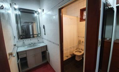 Casa en venta - 3 Dormitorios 4 Baños - 330 mts 2 - Villa Elisa