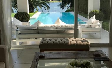 4 DORMITORIOS, ESCRITORIO Y AREA SERVICIO. YA ESCRITURADA.