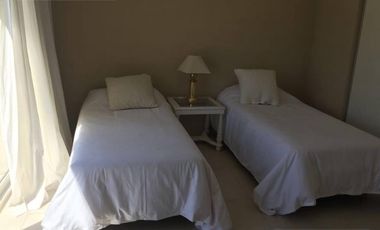 4 DORMITORIOS, ESCRITORIO Y AREA SERVICIO. YA ESCRITURADA.