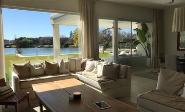 4 DORMITORIOS, ESCRITORIO Y AREA SERVICIO. YA ESCRITURADA.