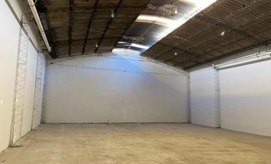 Depósito venta 1 ambiente 1 baño  14x40 mts - 560 mts 2 totales - La Plata