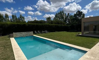 CASA EN VENTA BARRIO DON JOAQUIN - OPORTUNIDAD