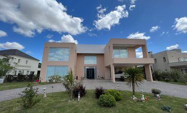 CASA EN VENTA BARRIO DON JOAQUIN - OPORTUNIDAD