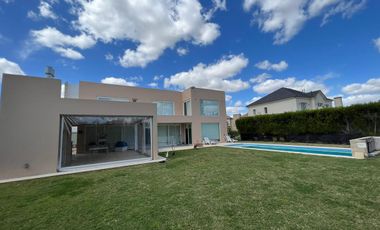 CASA EN VENTA BARRIO DON JOAQUIN - OPORTUNIDAD